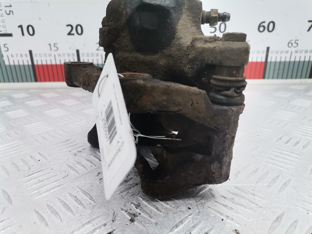 Суппорт передний правый VOLKSWAGEN Passat B3 1988-1993