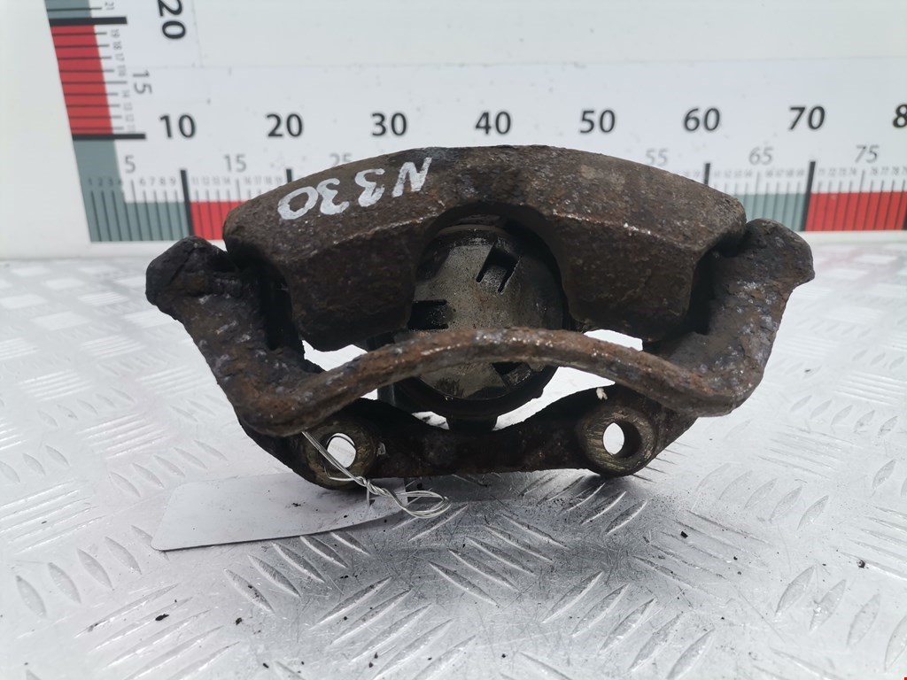 Суппорт передний правый VOLKSWAGEN Passat B3 1988-1993