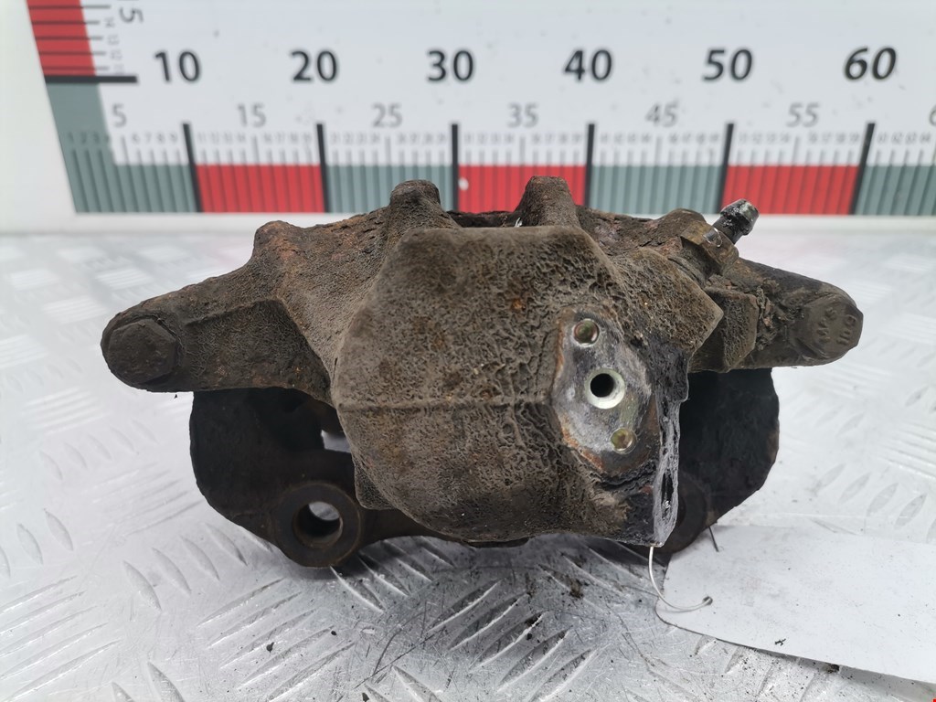 Суппорт передний правый VOLKSWAGEN Passat B3 1988-1993