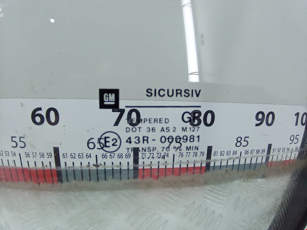 Стекло двери переднее левое OPEL Omega B 1994-2004