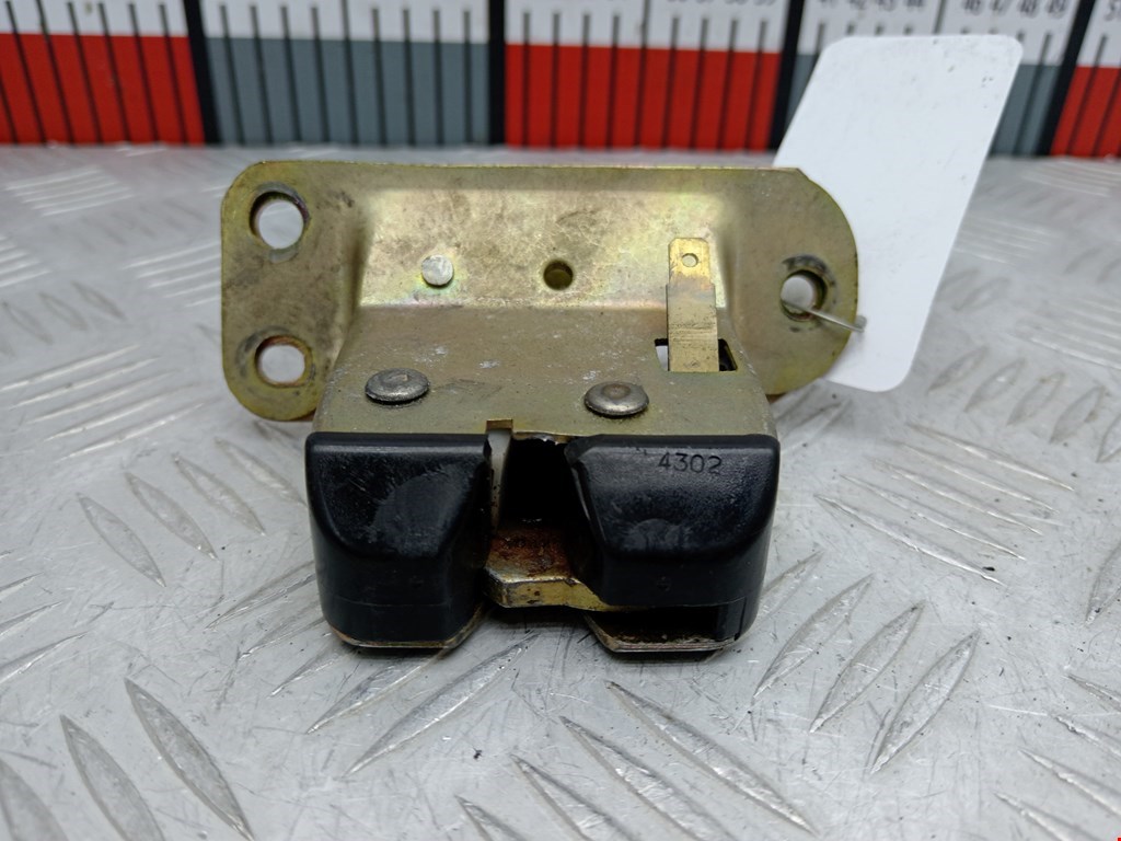 Замок крышки багажника Mitsubishi Carisma (1995-2004)