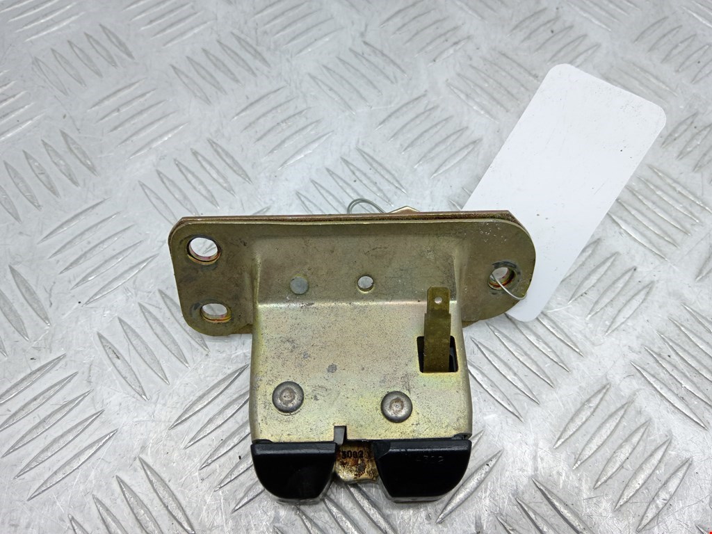 Замок багажника (крышки двери) MITSUBISHI Carisma 1995-1999