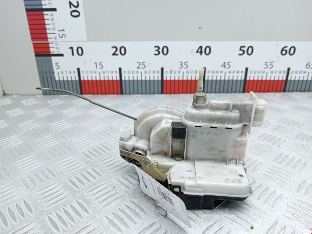 Замок двери передней правой VOLKSWAGEN Golf III 1991-1997