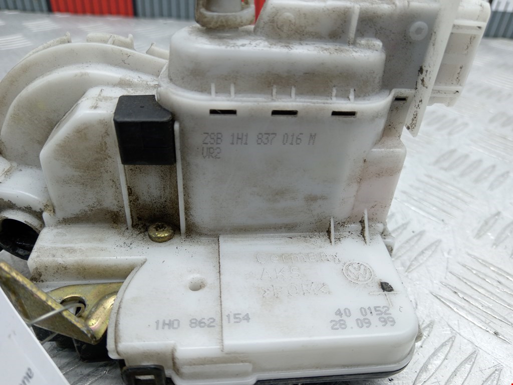 Замок двери передней правой VOLKSWAGEN Golf III 1991-1997