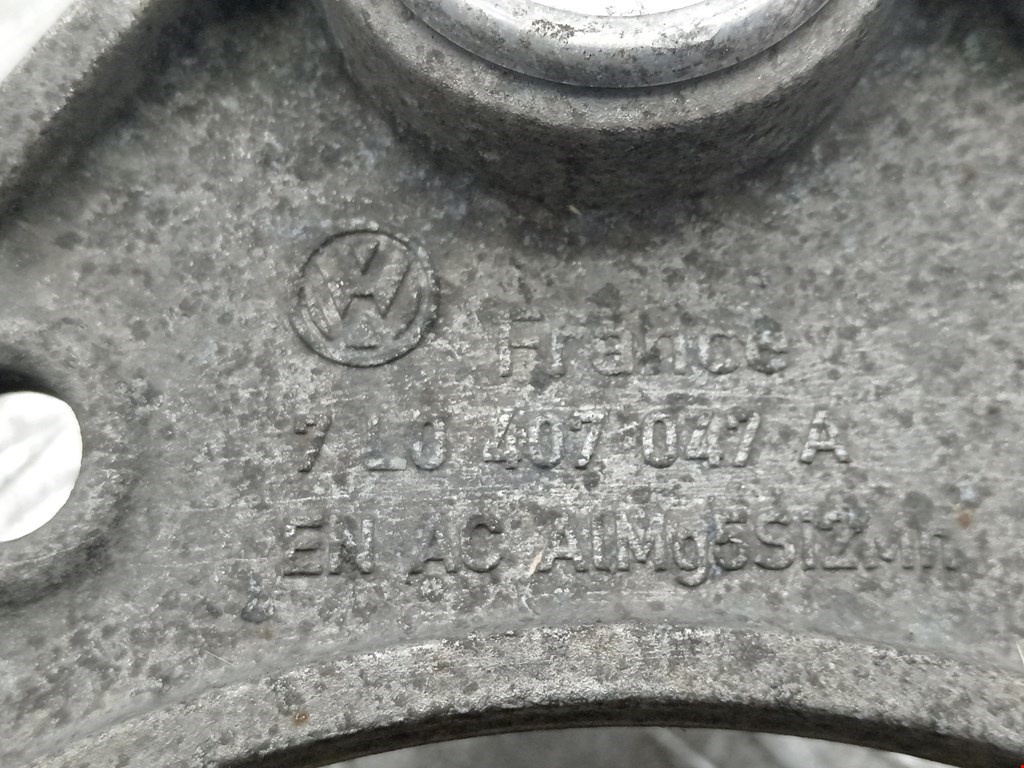 Рычаг передний левый VOLKSWAGEN Touareg 2002-2010