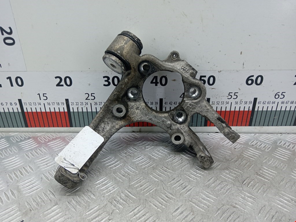 Кулак задний правый Volkswagen Phaeton (2002-2016)