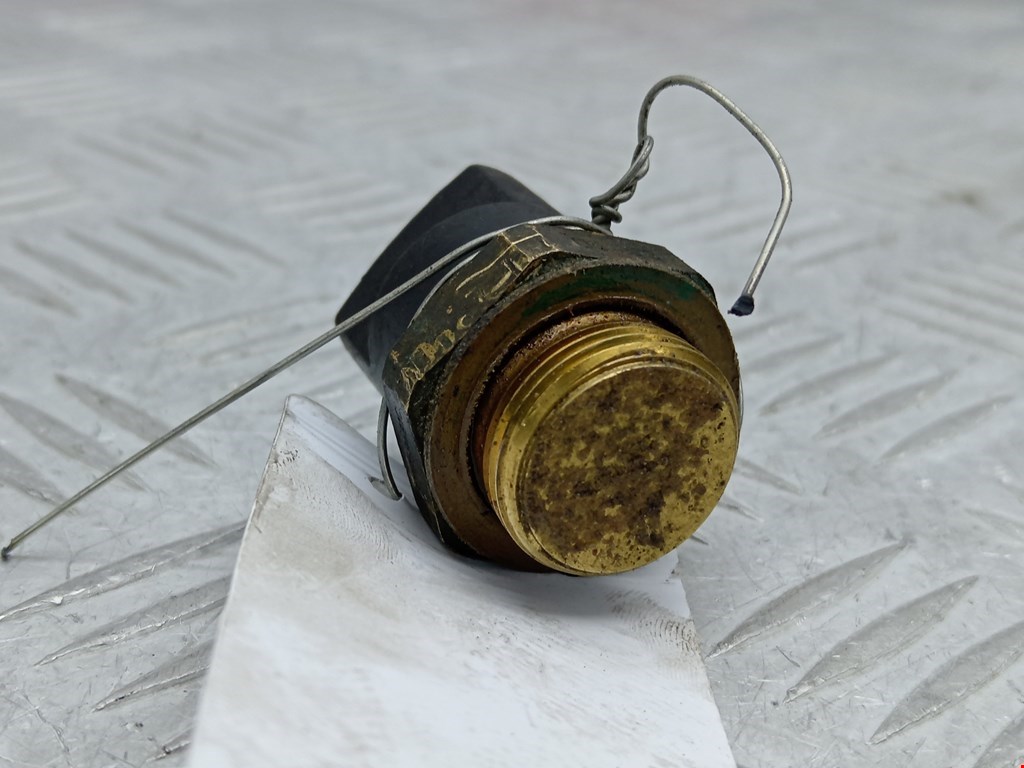 Датчик температуры (охлаждающей жидкости) AUDI A4 B5 1995-2001