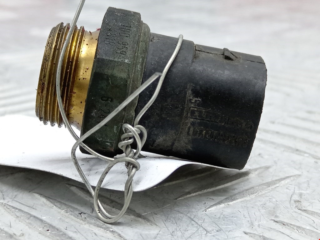 Датчик температуры (охлаждающей жидкости) VOLKSWAGEN Polo III 1994-2001