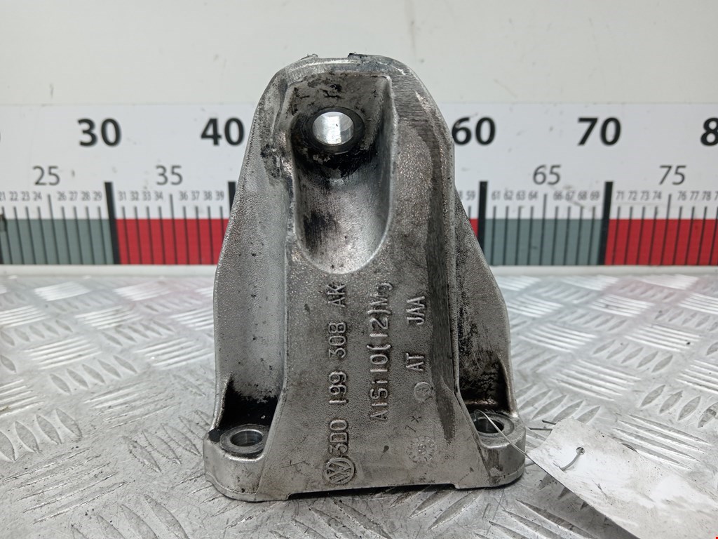 Кронштейн (крепление лапа) двигателя Volkswagen Phaeton (2002-2016)