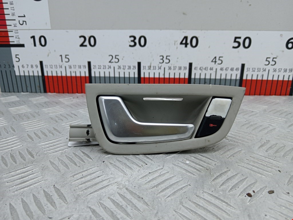 Ручка дверная задняя внутренняя левая AUDI A8 D3 2003-2010