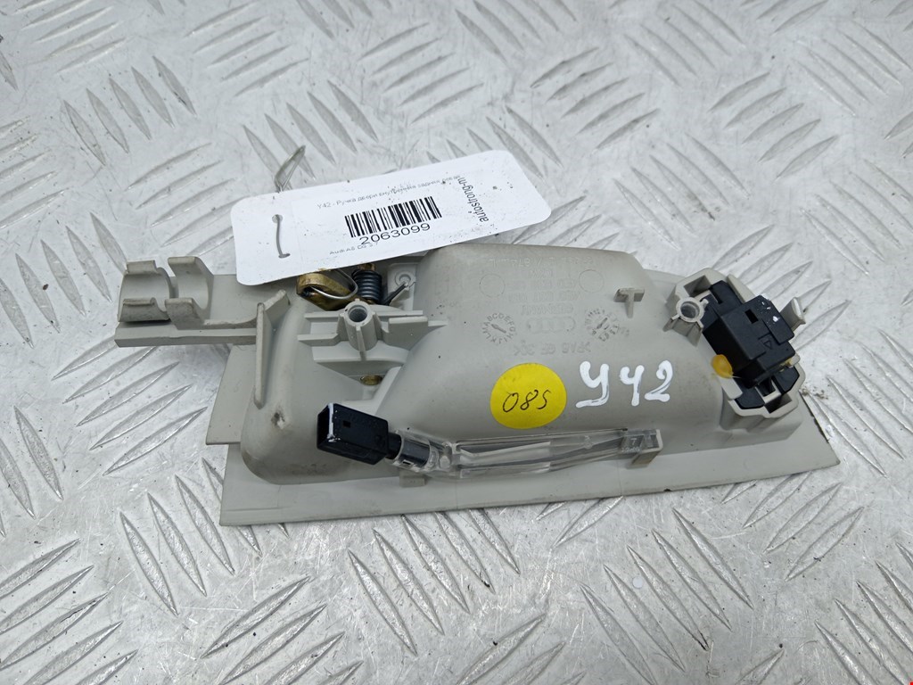 Ручка дверная задняя внутренняя левая AUDI A8 D3 2003-2010