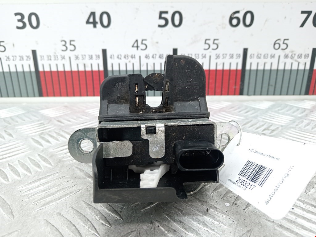 Замок багажника (крышки двери) VOLKSWAGEN Touran 2003-2010
