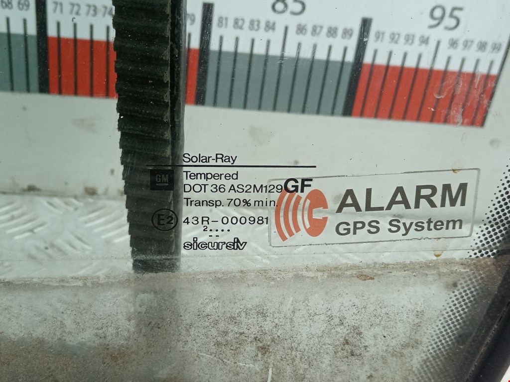 Стекло двери переднее левое OPEL Omega B 1994-2004