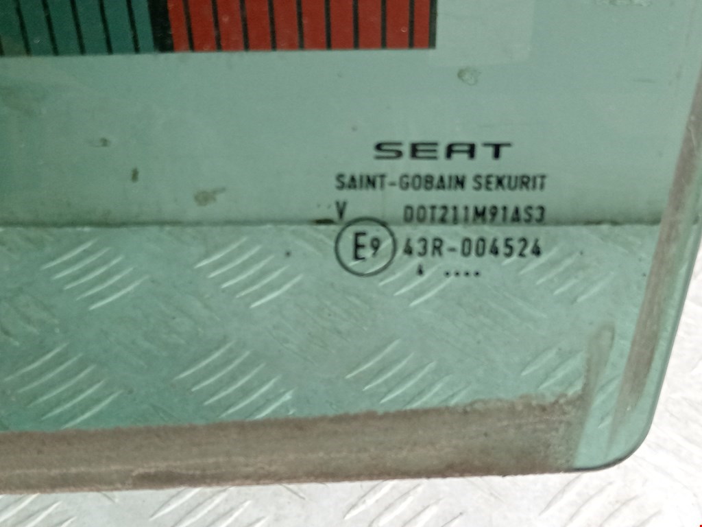 Стекло двери заднее левое SEAT Toledo 2004-2009
