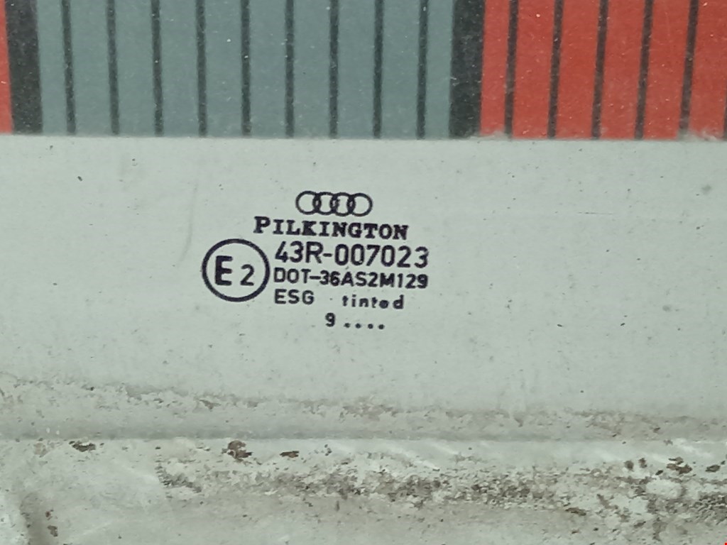 Стекло двери переднее правое AUDI A4 B5 1995-2001