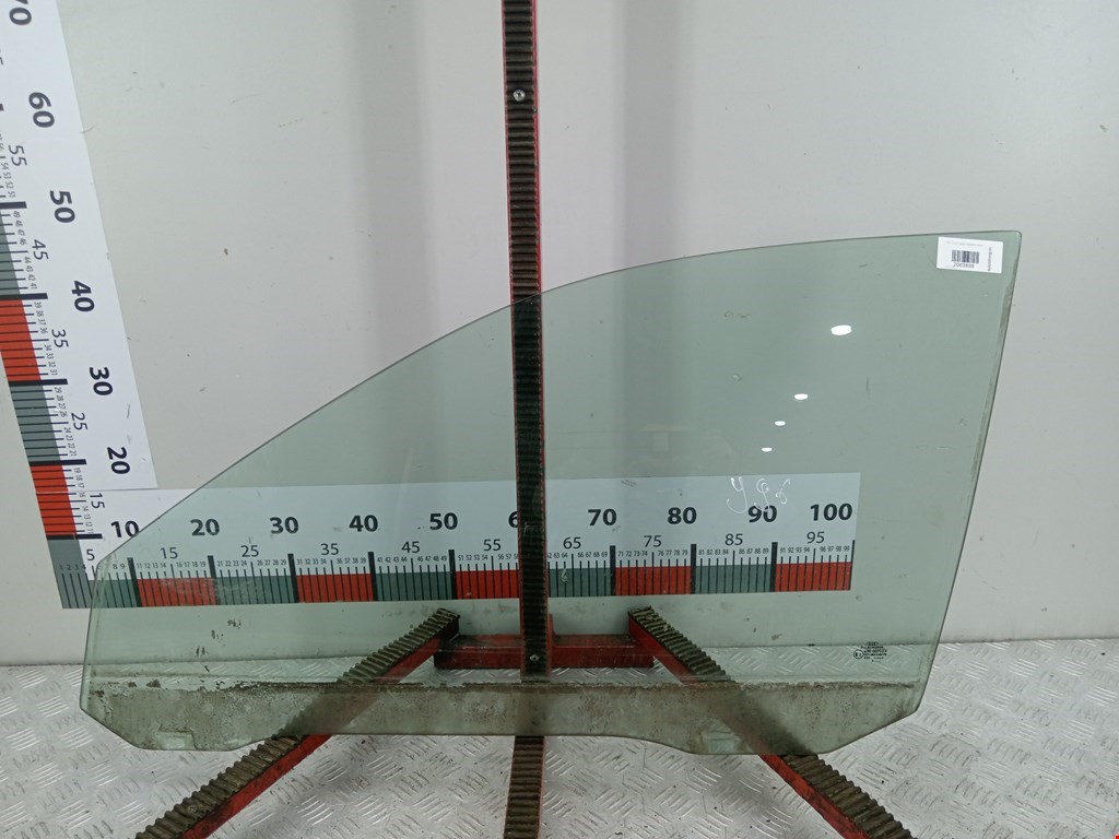 Стекло двери переднее левое AUDI A4 B5 1995-2001