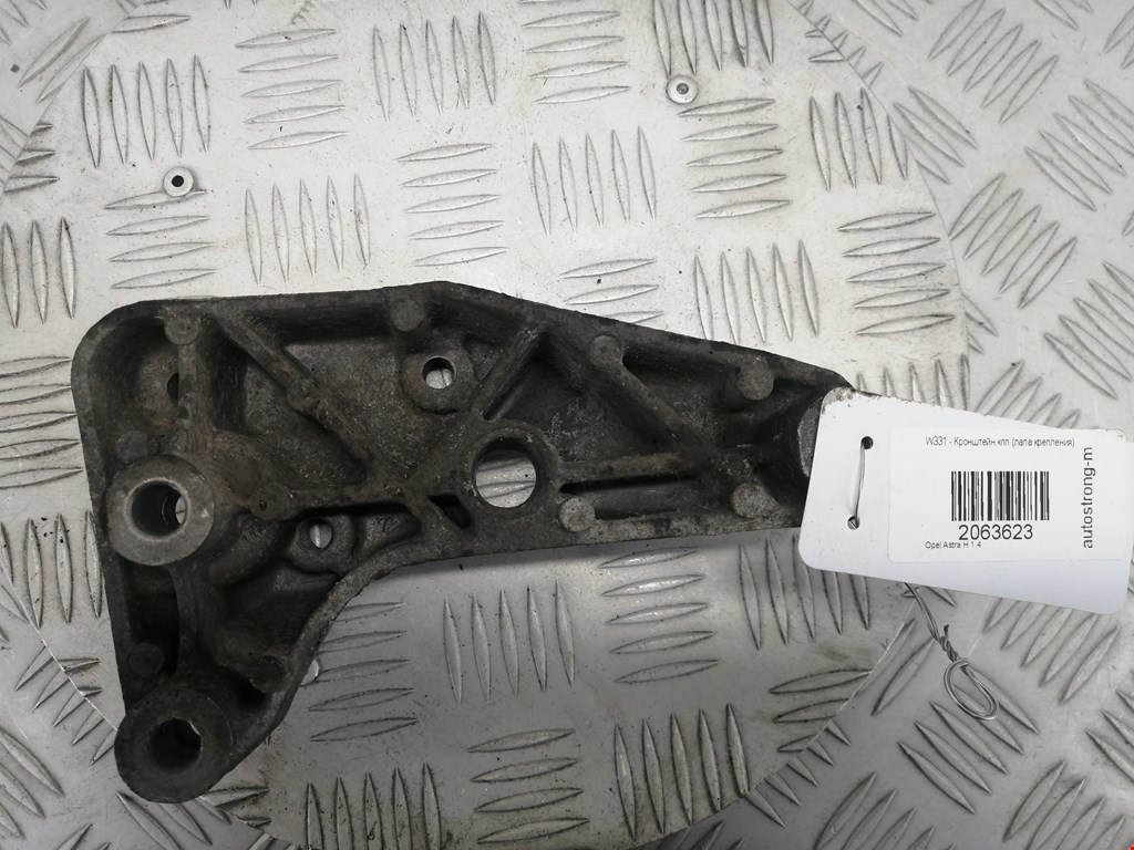 Кронштейн (крепление лапа траверса) кпп Opel Astra H (2004-2014)