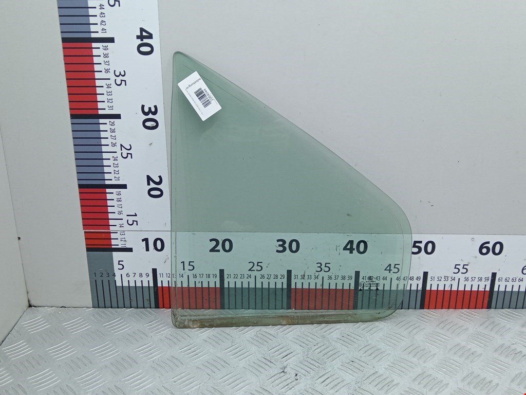 Стекло двери задней левой (форточка) Volkswagen Bora(Jetta) (1998-2005)