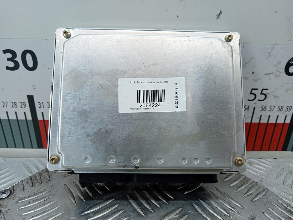 Блок управления двигателем Volkswagen Passat 5 (1996-2000)