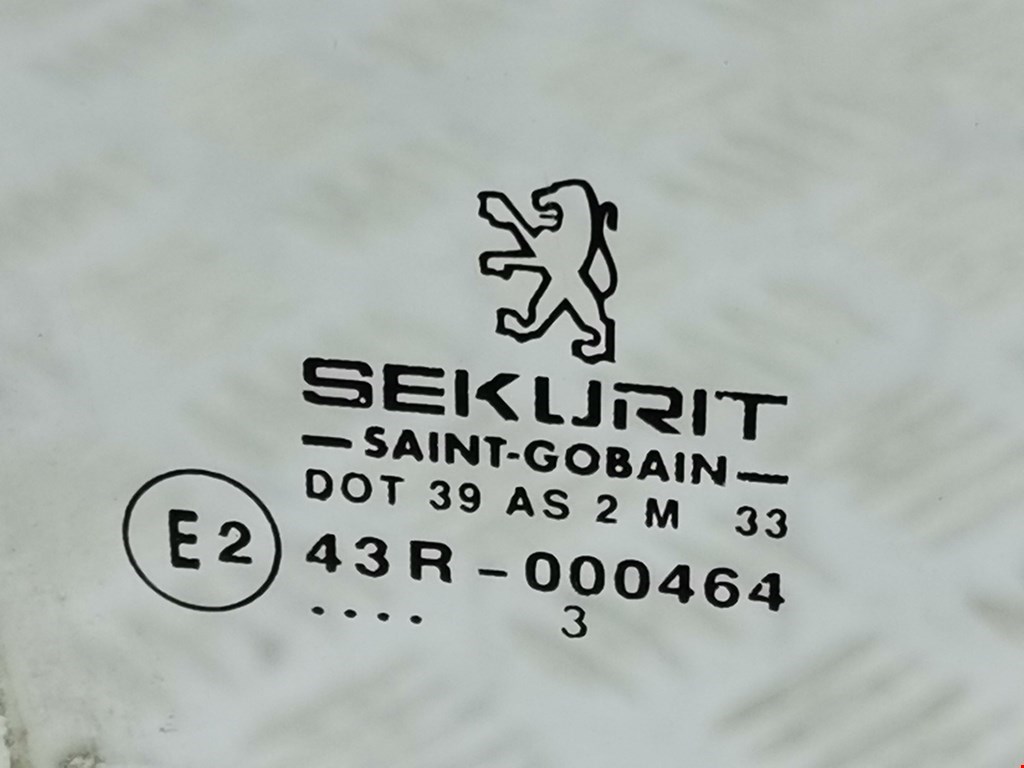 Стекло двери переднее правое PEUGEOT 307 2001-2008