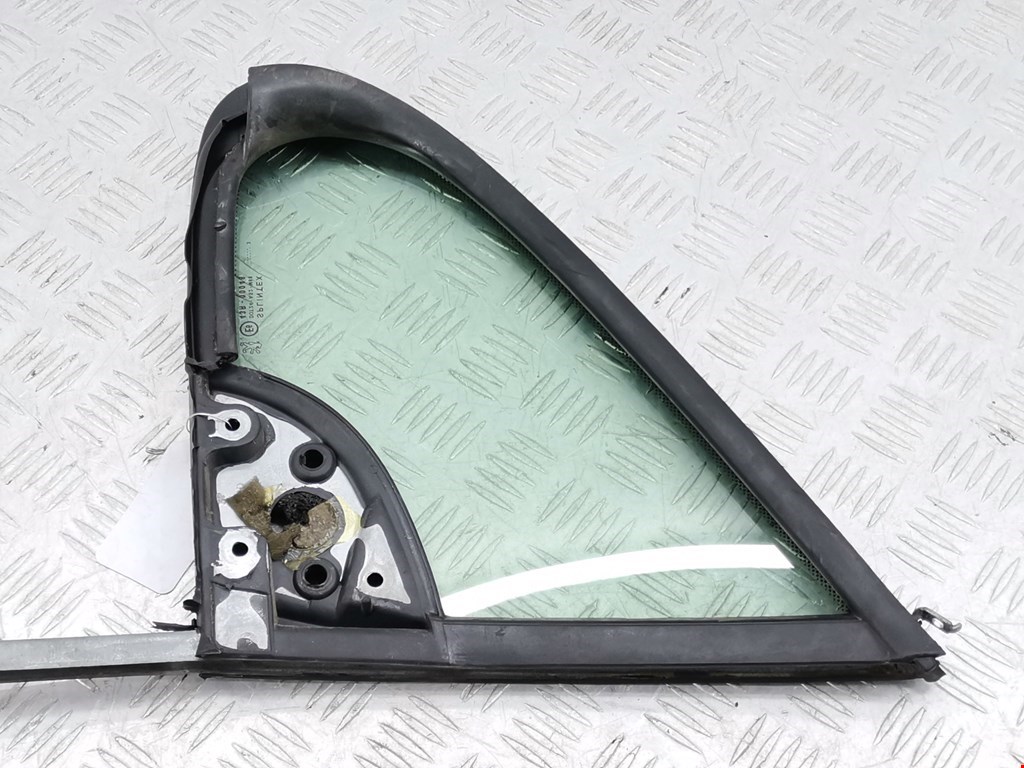 Стекло двери передней правой (форточка) PEUGEOT 307 2001-2008