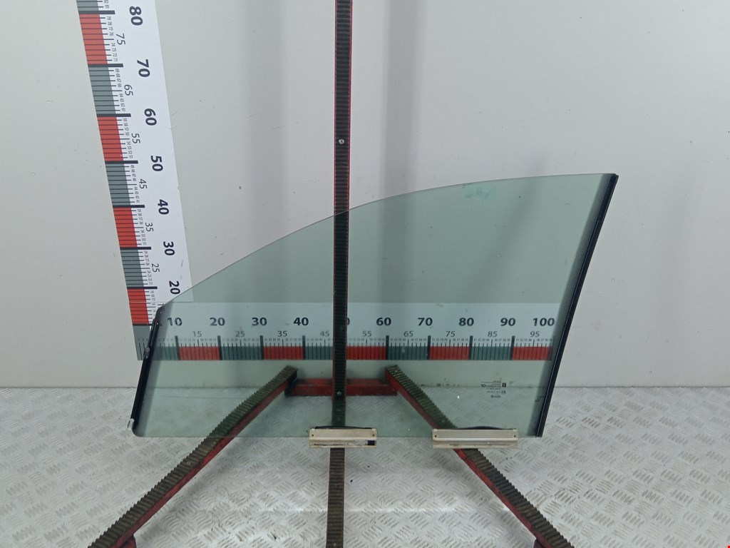 Стекло двери переднее правое OPEL Omega B 1994-2004