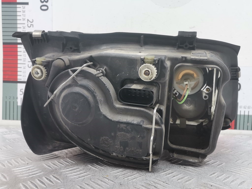 Фара левая VOLKSWAGEN Bora 1998-2005