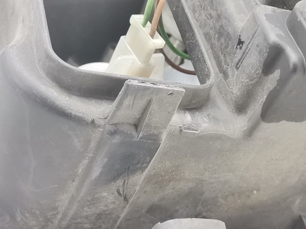 Фара левая VOLKSWAGEN Bora 1998-2005