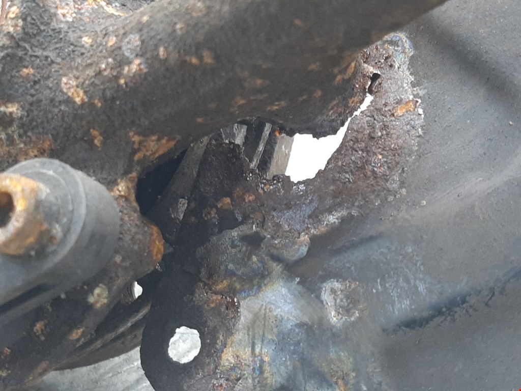 Ступица передняя левая VOLKSWAGEN Golf IV 1997-2003