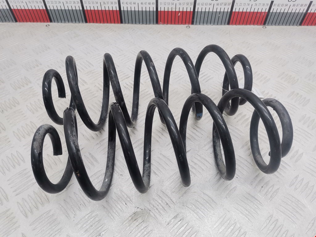 Пружина задняя левая/правая TOYOTA Auris E150 2006-2012