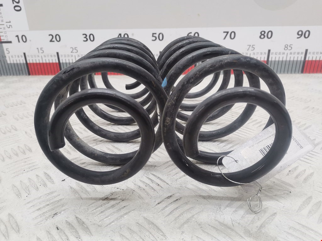 Пружина задняя левая/правая TOYOTA Auris E150 2006-2012