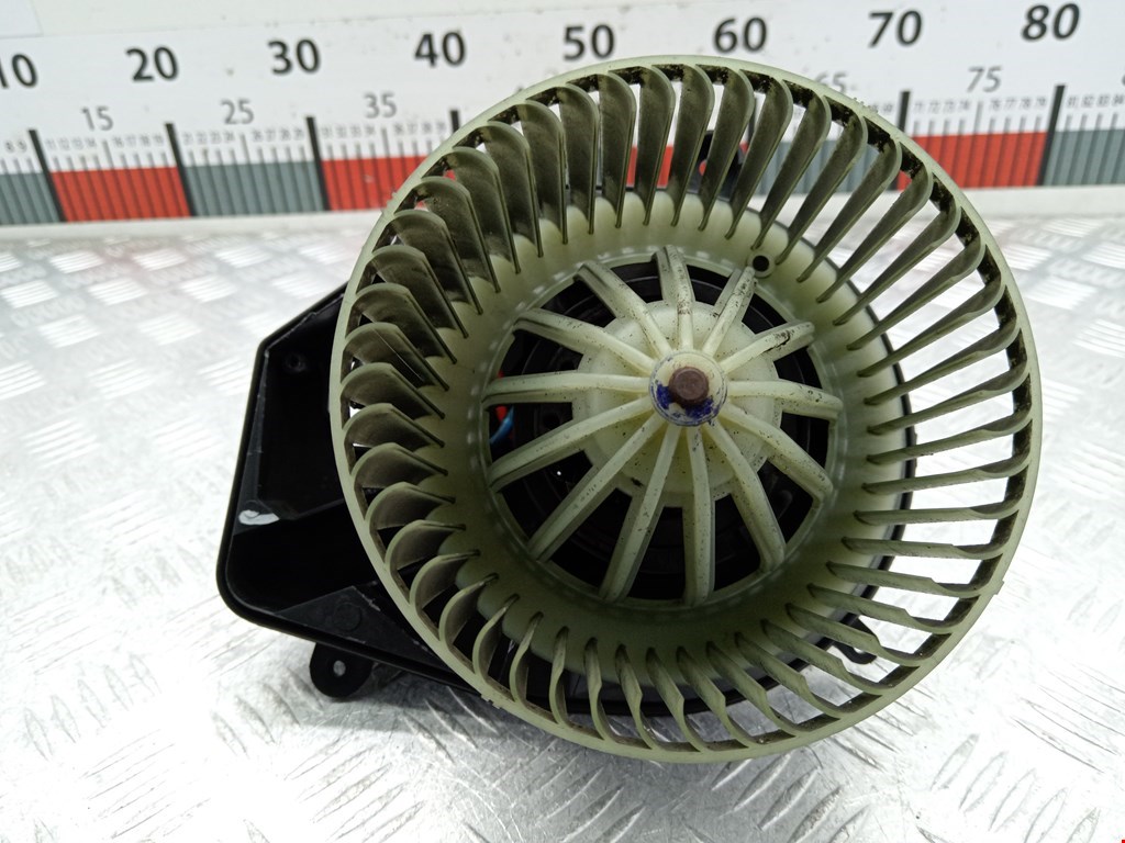 Моторчик (мотор) отопителя салона VOLKSWAGEN Passat B5 1997-2005