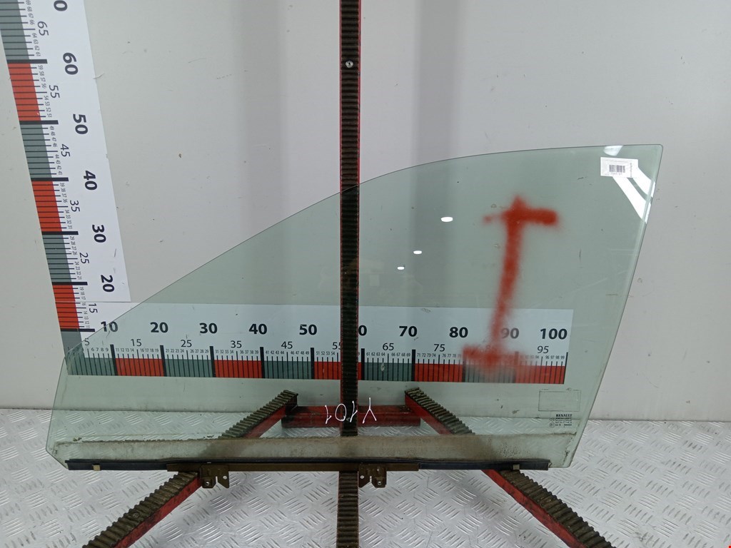 Стекло двери передней левой Renault Laguna 1 (1993-2000)