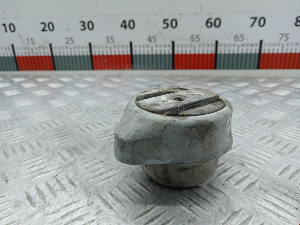 Подушка (опора) крепления КПП Audi A4 B5 (1994-2001)