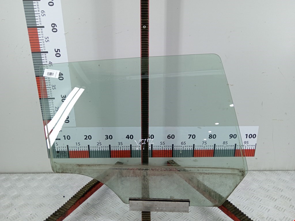 Стекло двери задней правой Opel Astra H (2004-2014)