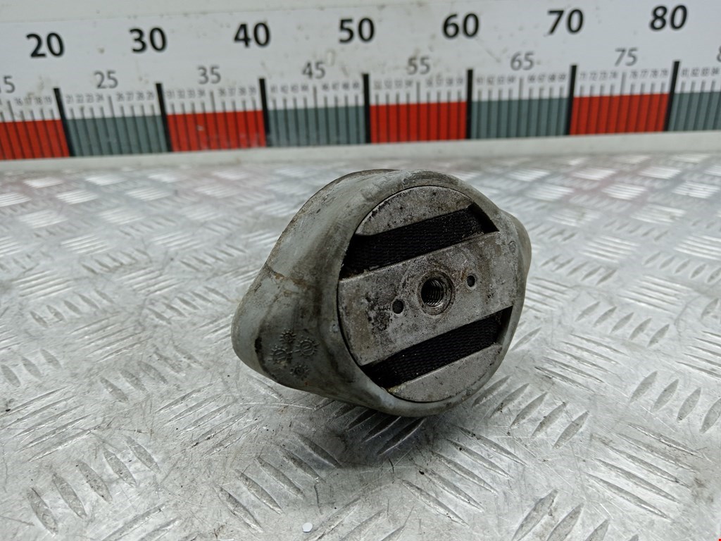 Подушка (опора) крепления КПП Audi A4 B5 (1994-2001)