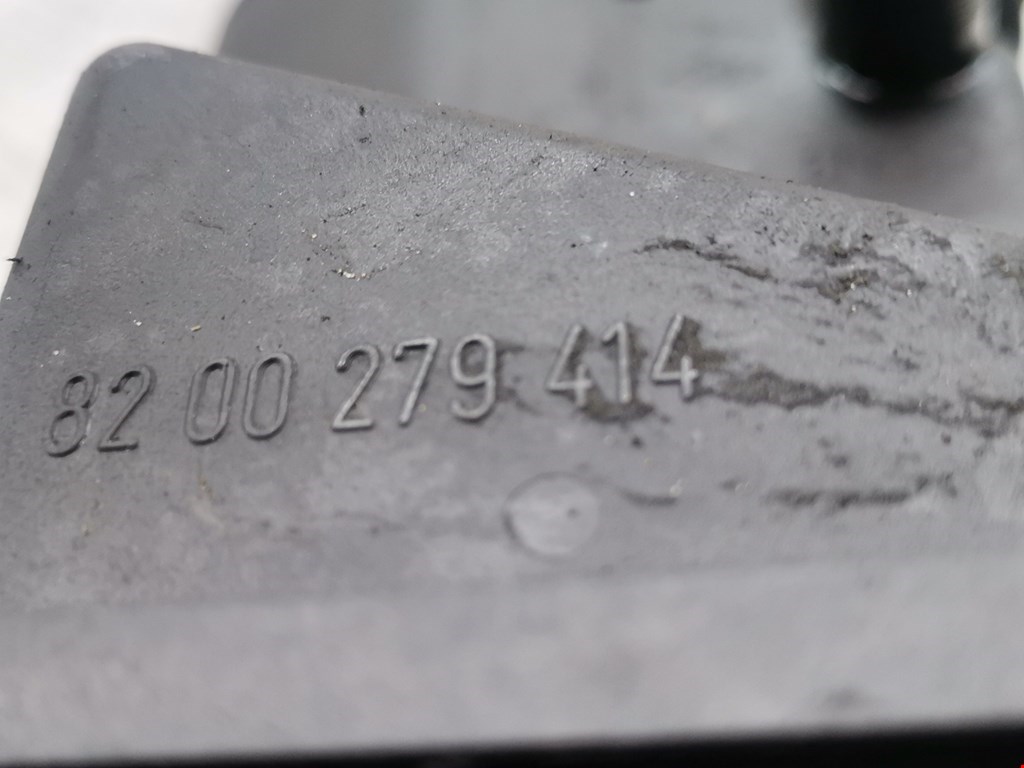 Горловина маслозаливная (залива масла) RENAULT Megane II 2002-2009