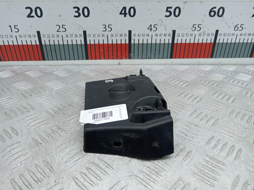 Кронштейн переднего бампера правый SEAT Toledo 2004-2009