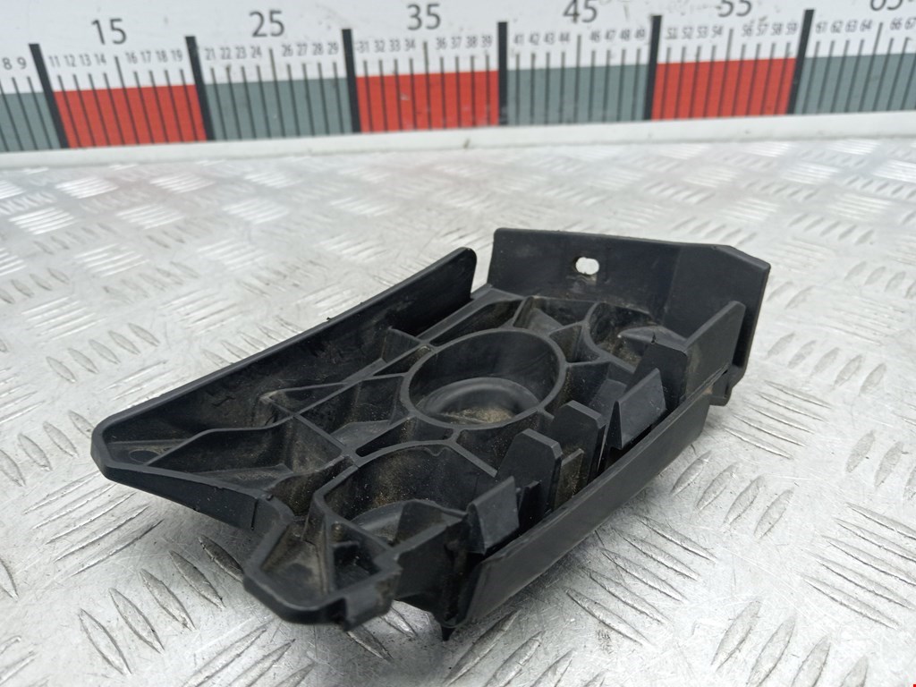 Кронштейн переднего бампера правый SEAT Toledo 2004-2009