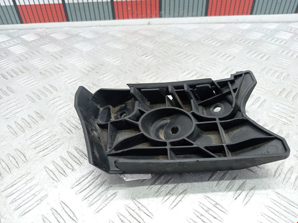 Кронштейн переднего бампера правый SEAT Toledo 2004-2009