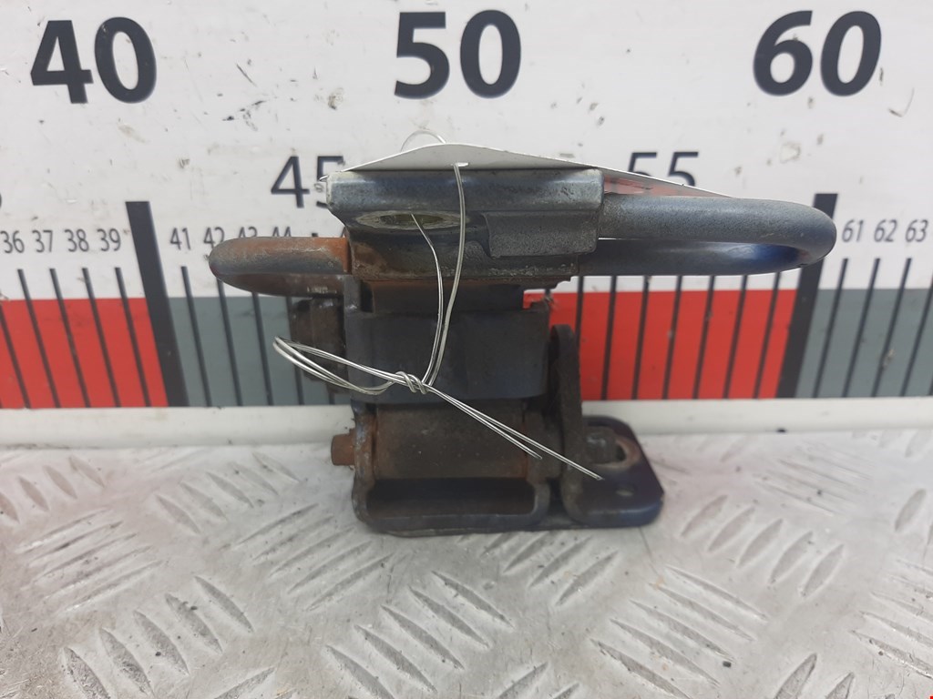 Петля двери передней левой Volkswagen Passat 5 (1996-2000)