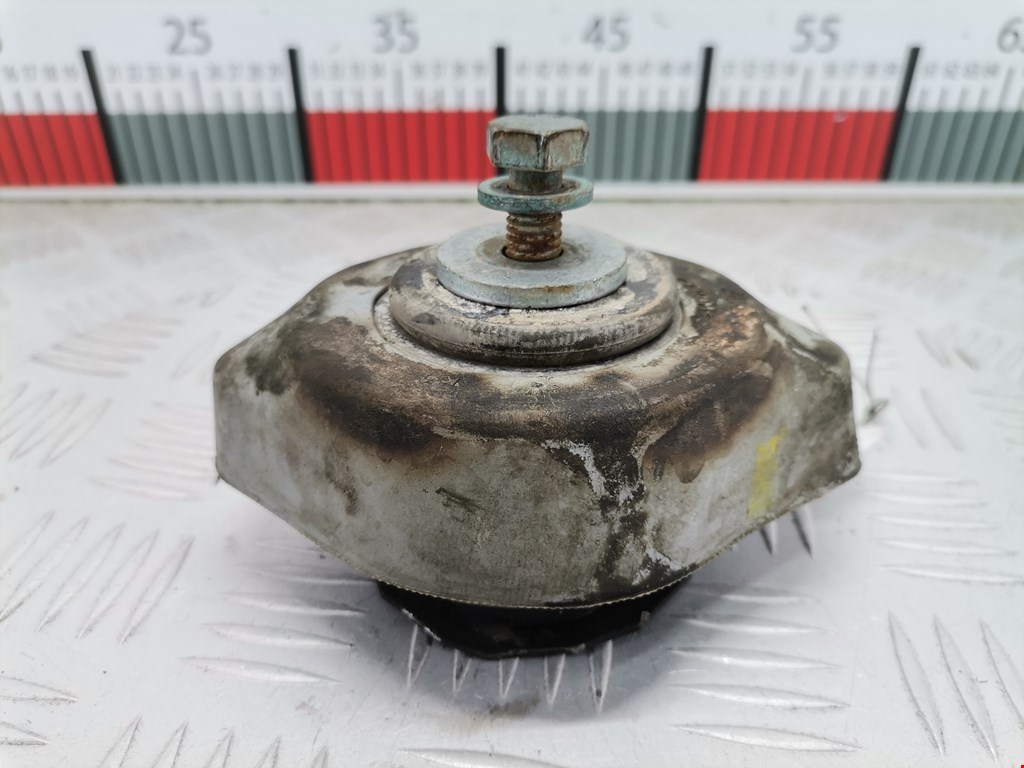 Подушка (опора) крепления КПП Audi A6 C5 (1997-2005)