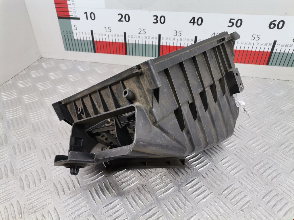 Корпус воздушного фильтра AUDI A4 B6 2001-2005