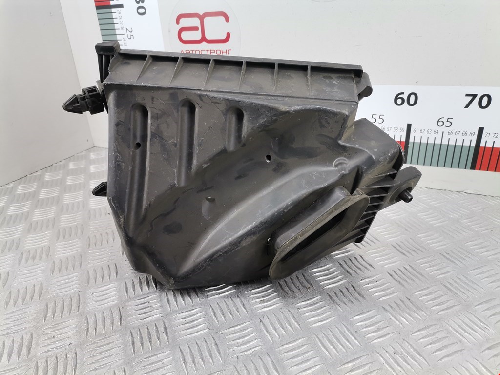 Корпус воздушного фильтра AUDI A4 B6 2001-2005
