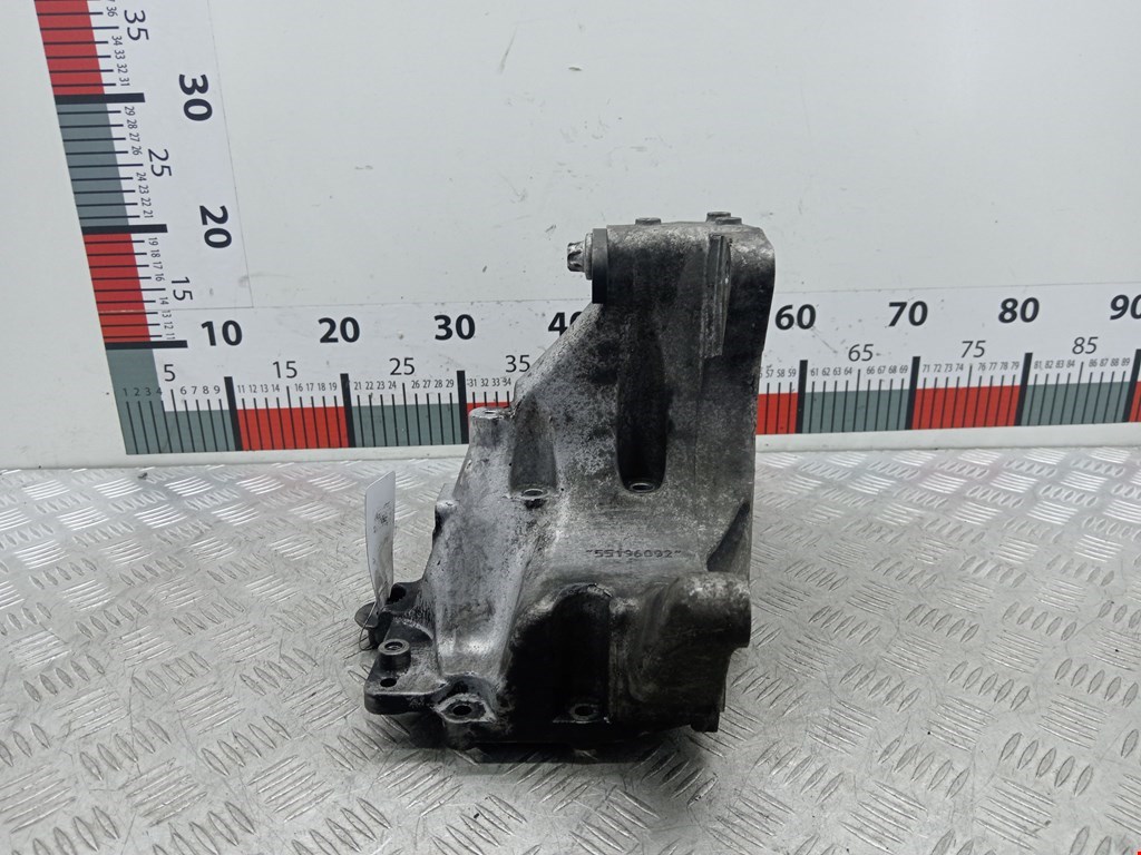 Кронштейн ТНВД OPEL Signum 2003-2008