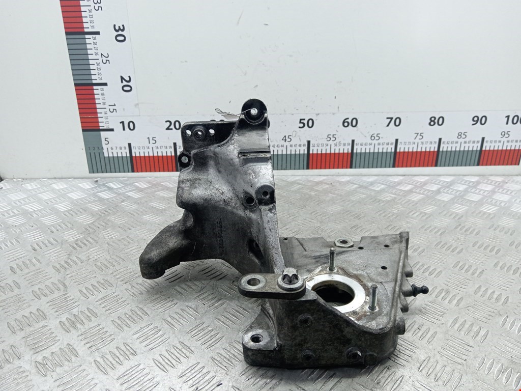 Кронштейн ТНВД OPEL Signum 2003-2008