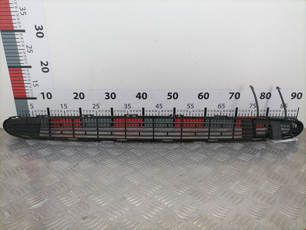 Решетка (заглушка) в бампер центральная Mercedes A-Class (W168) (1997-2004)