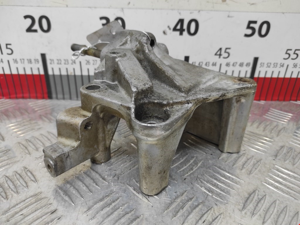 Кронштейн (крепление лапа) двигателя Mitsubishi Space_Star 1 (1998-2005)