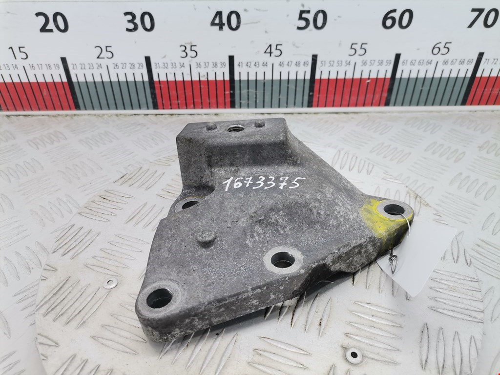 Кронштейн (крепление лапа траверса) кпп Ford S-MAX 1 (2006-2015)