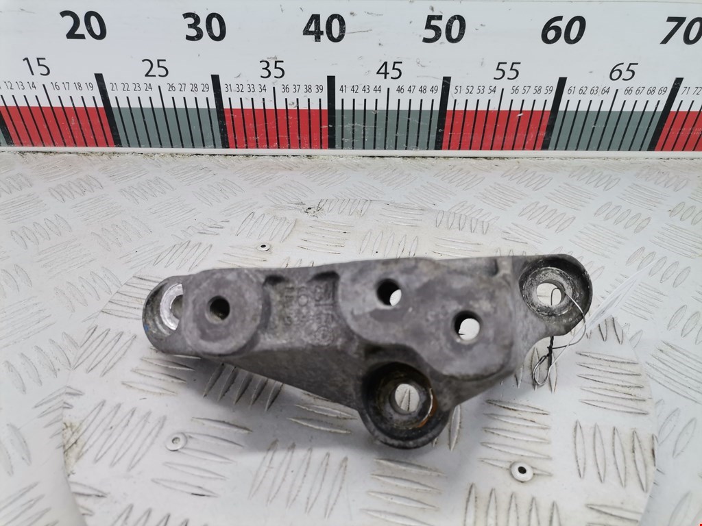 Кронштейн (крепление лапа траверса) кпп Chevrolet Orlando (2010-2023)